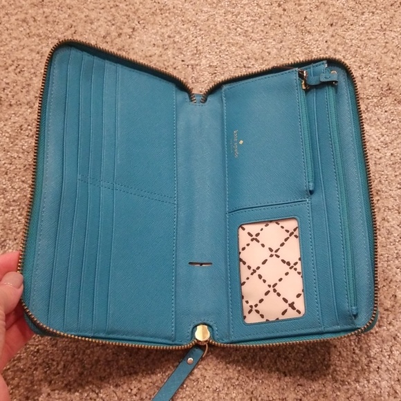 Kate Spade wallet - Picture 4 of 4